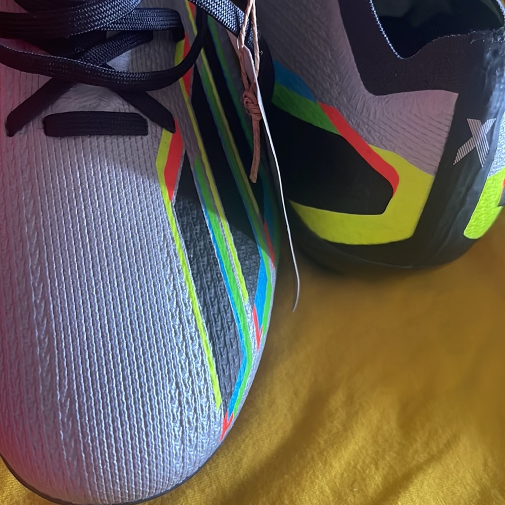 Soccer shoes - Picture 2 of 4